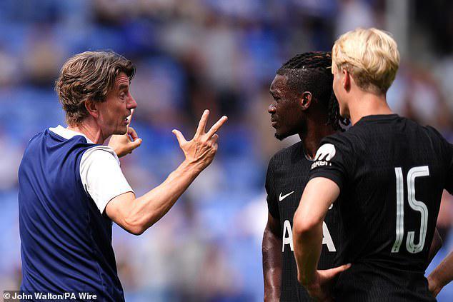 邮件：比苏马因迟到无缘欧超杯赛，孔蒂和澳波也曾抱怨其纪律性