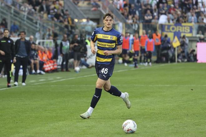 每日英超动态：利物浦光速抢夺天才中卫，瓜迪奥拉想抢切尔西猎物