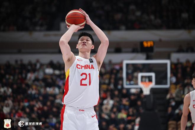 血腥赛场！媒体人：胡金秋接力扳回劣势 精神一脉相承