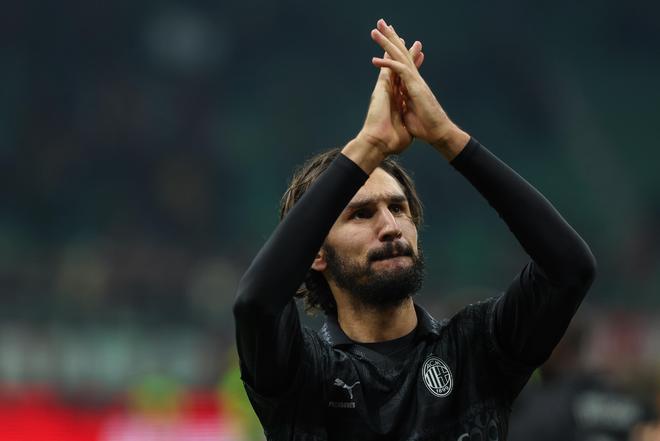 斯基拉：萨索洛再度联系米兰询问阿德利情况，米兰意欲出售球员