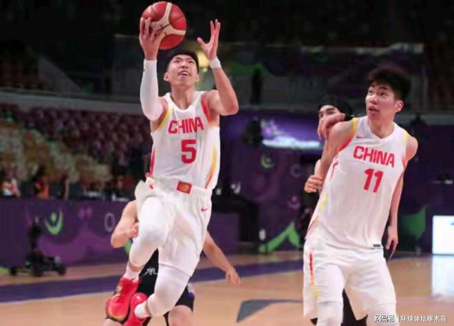 中国男篮逆转韩国晋级亚洲杯半决赛，双塔内线力量无敌