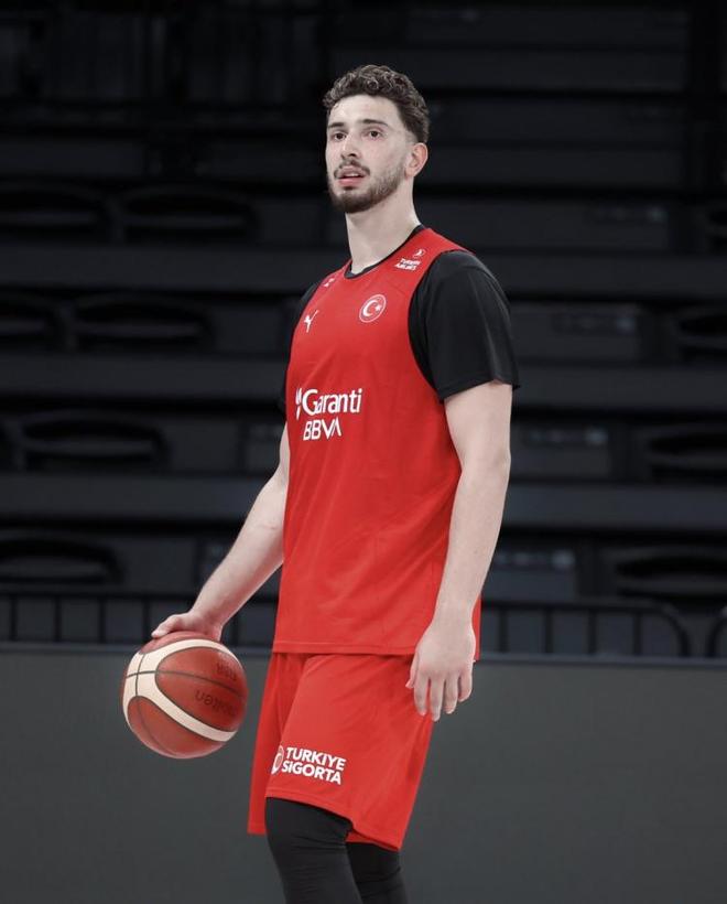 新时代的火箭，申京挥洒汗水