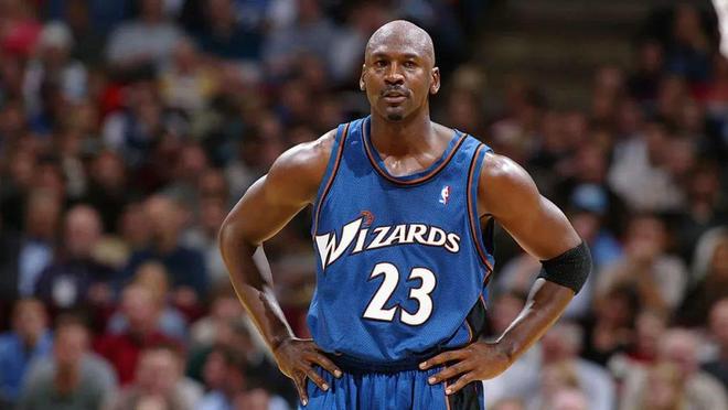 老詹40岁他还在联盟打拼，别对比了，喜欢他就完事儿