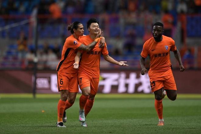 中超联赛：云南玉昆逆转取胜 武汉三镇遭遇失利