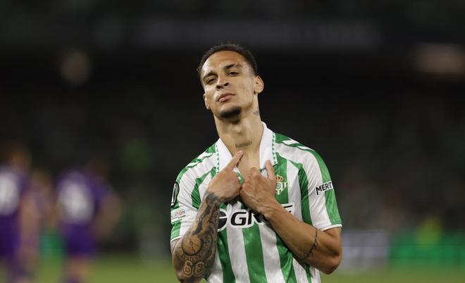 皇家贝蒂斯7号球衣静静等候安东尼归来