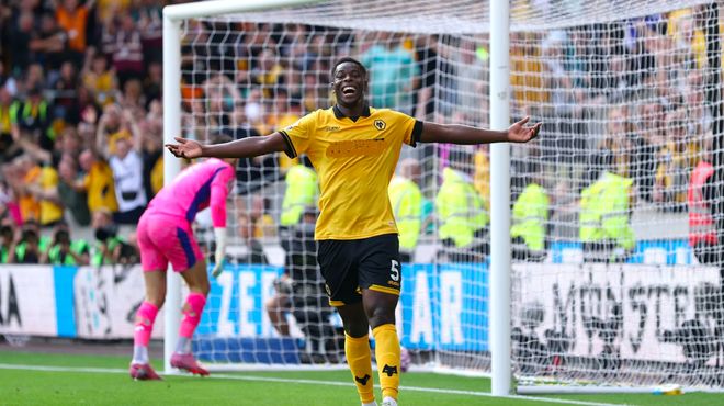 英超第一轮，曼城强势开局4-0击溃狼队