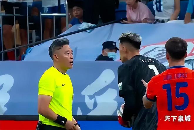 泰山队客场大胜深圳，拼搏精神与团队协作成关键