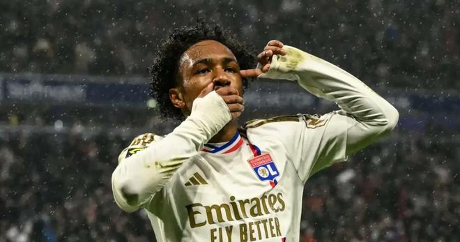 马利克-福法纳：我在里昂过得很愉快，如果有好的机会我会考虑