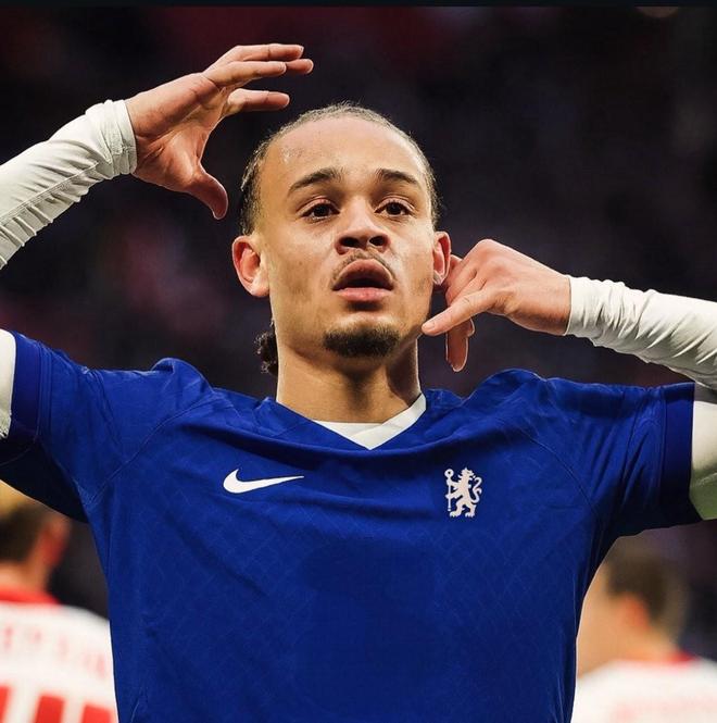 西蒙斯的选择让曼城尴尬，切尔西又一回绝大户的邀请