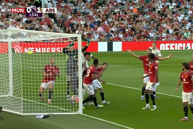 英超首轮，曼联的防守到底在干什么