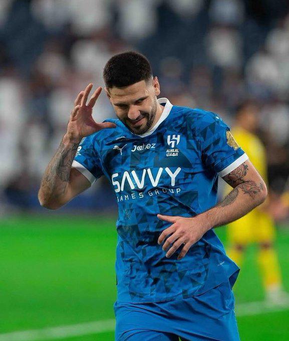 卢卡库脱档后，那不勒斯在锋线上打算翻牌，齐尔克泽和米特罗维奇谁更靠谱