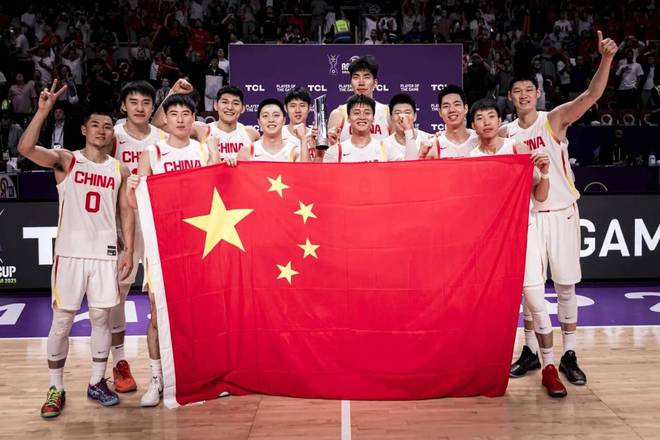 输了1分别哭穷，中国男篮真正该记住的不是球员一个人