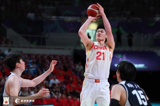 男篮亚洲杯决赛89比90惜败澳大利亚，中国男篮输在细节，胡金秋难独撑大局