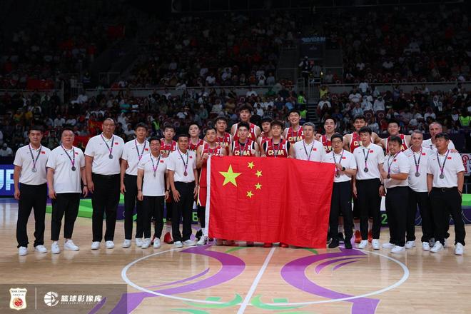 输一分不是耻辱，中国男篮亚洲杯决赛配得上站着离开