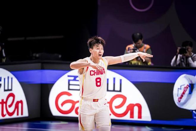 赵睿哽咽不是终点，别用情怀糊弄中国男篮的问题