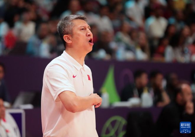 郭士强把中国男篮从泥潭拉出来了，你还能挑刺但别再喷他了