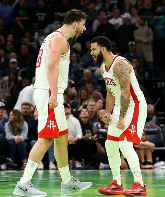 别只盯着杜兰特了，申京才是火箭真命天子