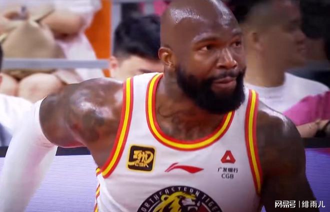 别再纠结位置了，朱芳雨该去捡漏多米尼克·琼斯