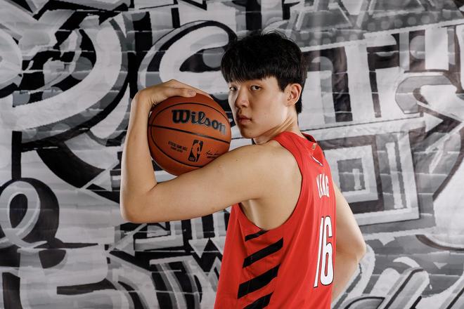 Tim Legler把杨瀚森捧上天，行先别嗨，夏联数据也把缺点暴露了