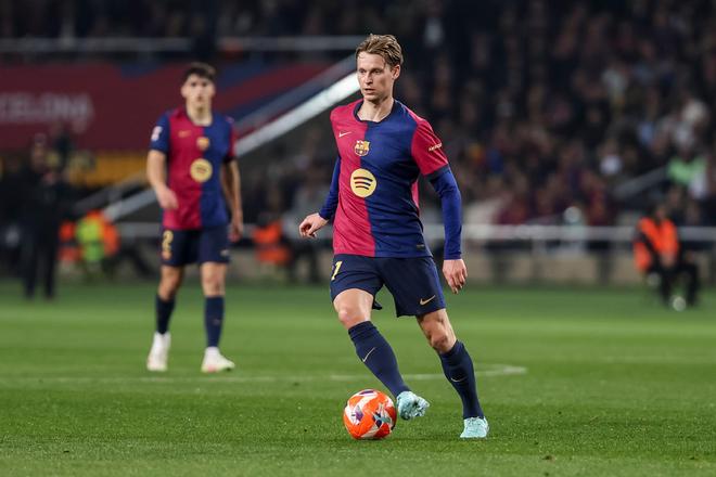 巴塞罗那恢复训练，弗兰基·德容意外缺席，俱乐部忙着腾薪为新人注册，我就一句