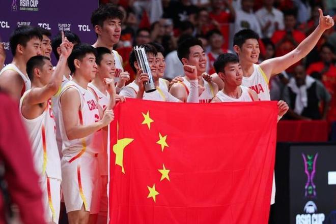 别只看一场失利，中国男篮带来更靠谱的未来感，胡明轩胡金秋值回票价