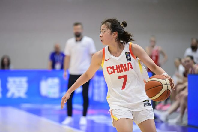 19岁控卫徐凤威入选中国女篮，速度够嗓子还够吗，要不要立刻顶替王思雨