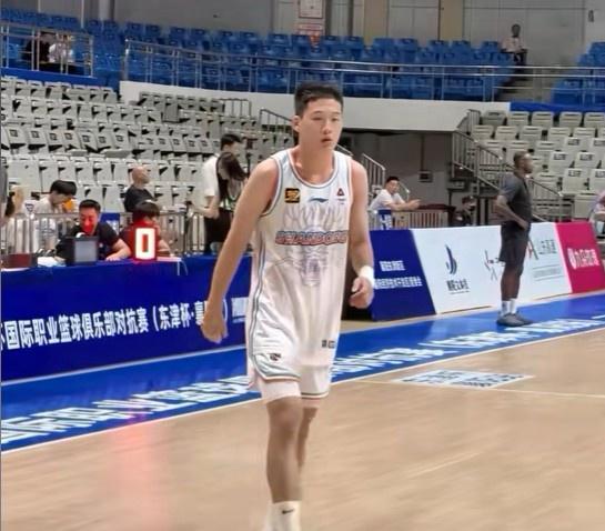 三小将入一线队，山东男篮是在培养未来，还是临时凑数？