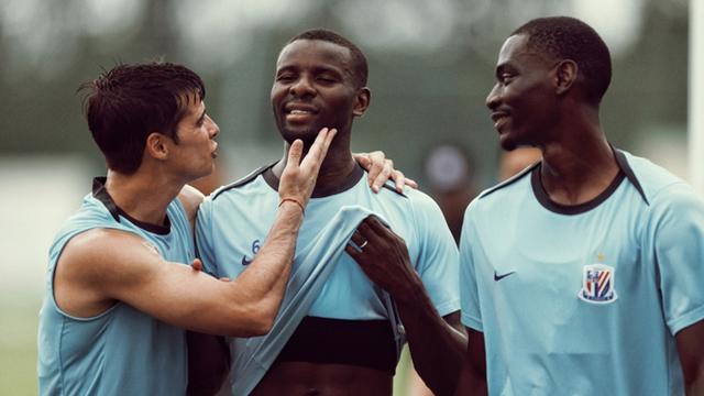 别再嘴了特谢拉，申花要的是冷静和进球