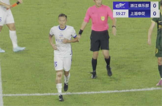 吴曦膝盖被撞没通报，申花这是保护球员还是糊弄球迷