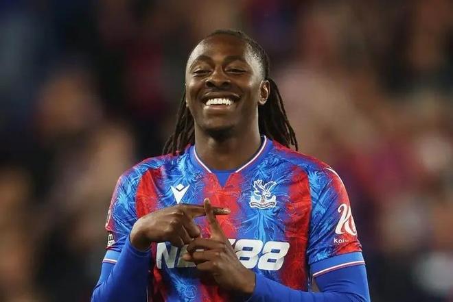 阿森纳盯上埃泽，热刺被逼退场，转会棋局到底谁占上风？