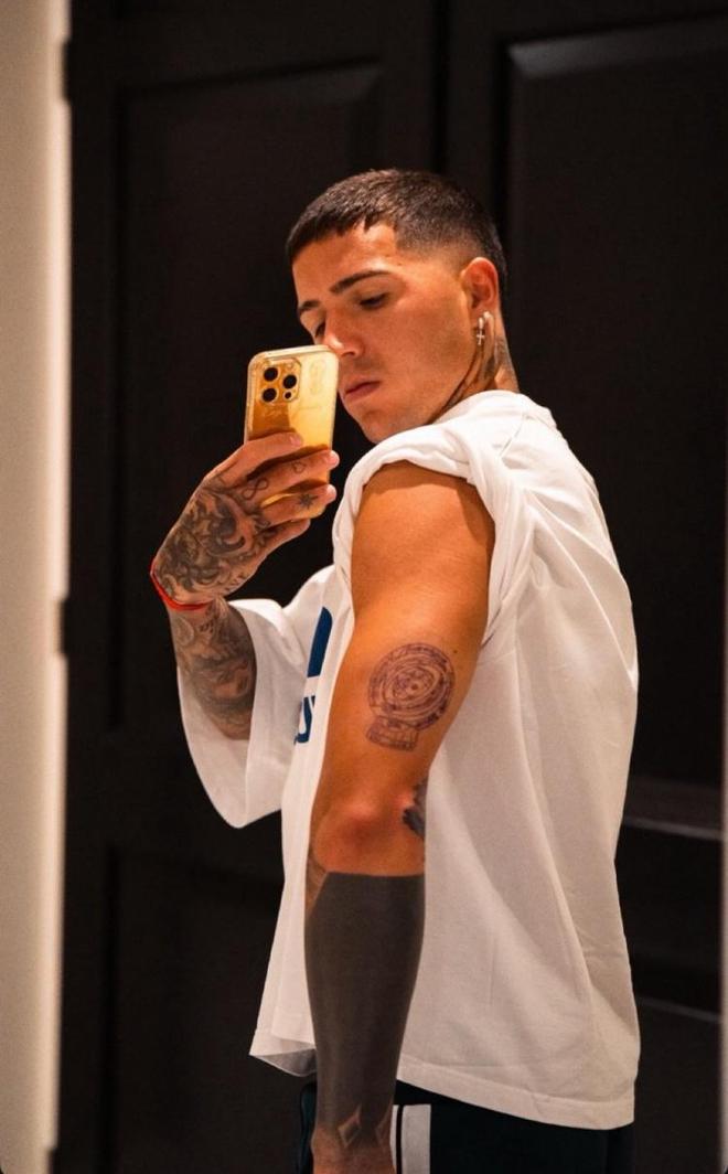 恩佐把世俱杯纹在左臂,是忠诚宣言还是作秀