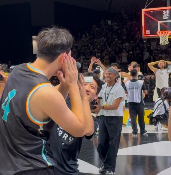 库里中国训练营刮起包头风，朱伟皓最后一投三分绝杀引爆全场