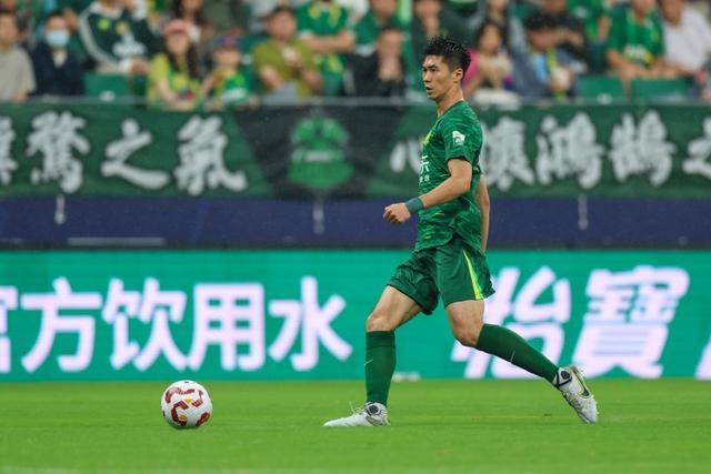 国安主场7比0大胜玉昆，吴少聪晒全家福，冲冠底气够吗