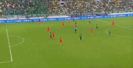 国安7比0血洗十人云南晋级足协杯决赛,张玉宁替补1射2传抢镜,转会圈阿森纳签埃泽达成口头协议