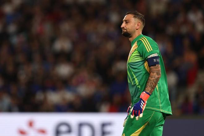 多纳鲁马传闻别做梦，曼联不会为高薪冒险，曼城反而更有机会