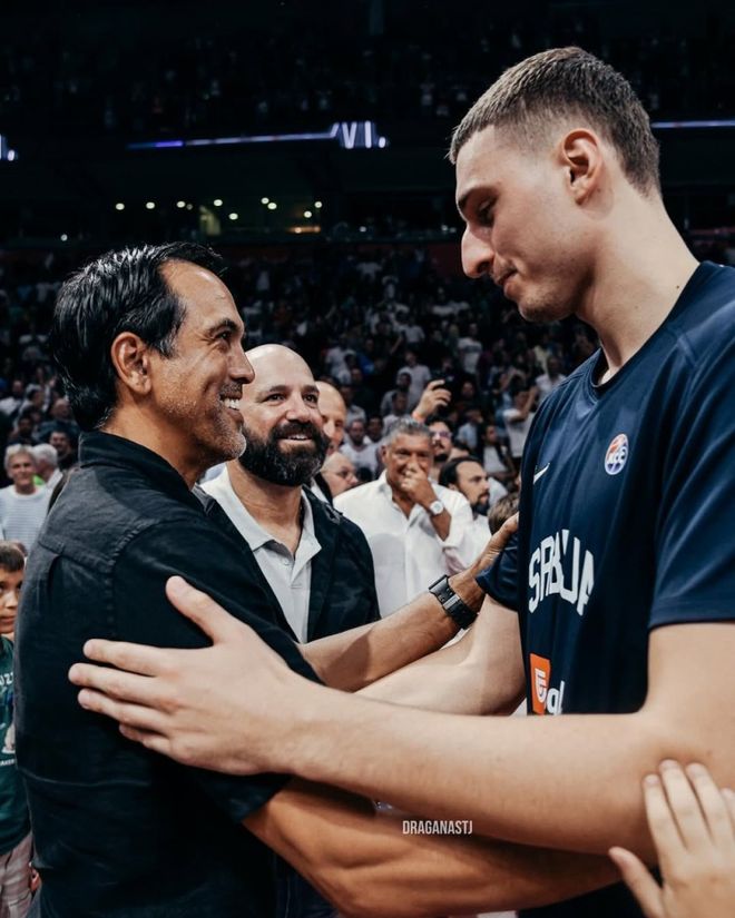 塞尔维亚压倒式胜利，约维奇刷数据，斯波尔斯特拉到场看戏