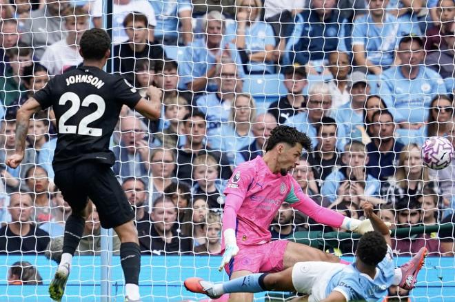 曼城又被热刺打脸，林德斯的高位压迫不是万能药