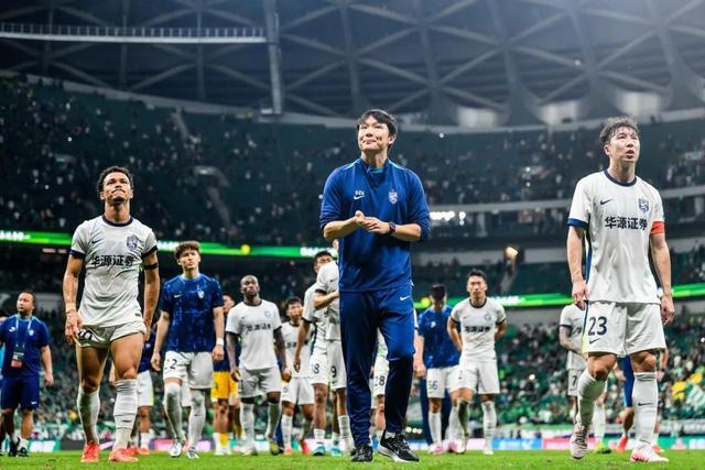 武汉三镇陷入低谷，邓卓翔难掩执教挣扎，未来赛程堪忧