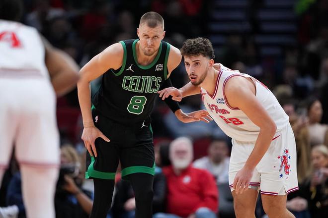 波尔津吉斯与申京欧洲杯对决，谁能撑起球队？