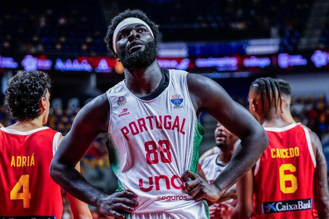 欧锦赛半场爆冷,葡萄牙硬刚捷克,凯尔特人中锋科塔成最大惊喜