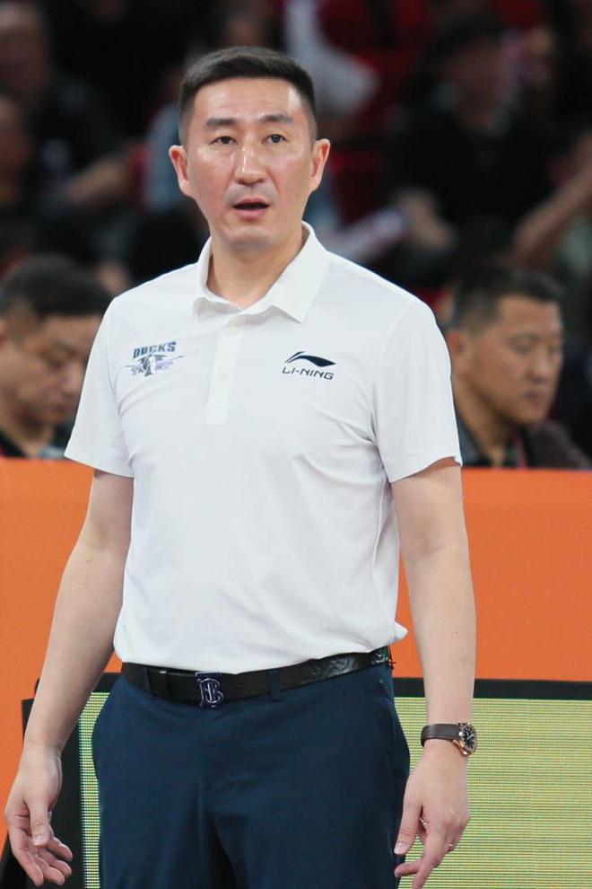 赵睿加盟北京首钢背后的真相，云圣管理层到底有多强？