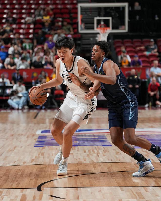 开拓者新秀杨瀚森能否成为下一个组织核心？别光看数据，说点真心话