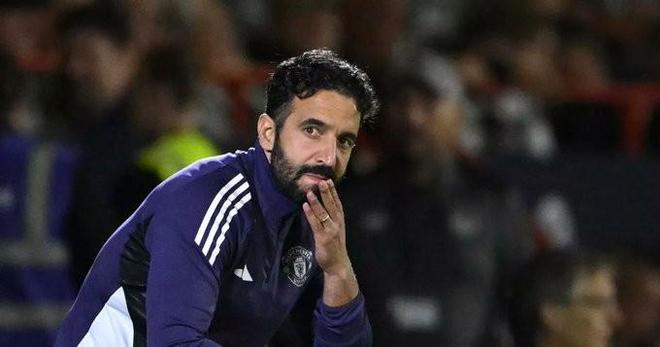 连遭滑铁卢，曼联主帅阿莫林坐稳下课边缘，英超乱局又添戏码