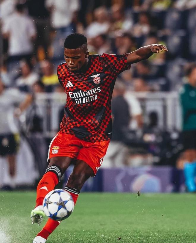 伯恩利豪掷2500万欧元买本菲卡中场弗洛伦蒂诺-路易斯，英超洗牌又开始了