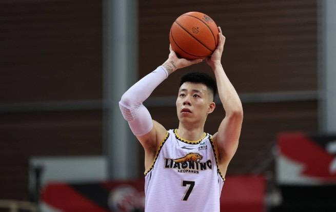 张镇麟正式转会上海男篮，辽宁旧将拂袖而去