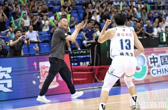 山东男篮硬核表现官宣青岛站决赛席位 青岛男篮失误多体能拖了后腿