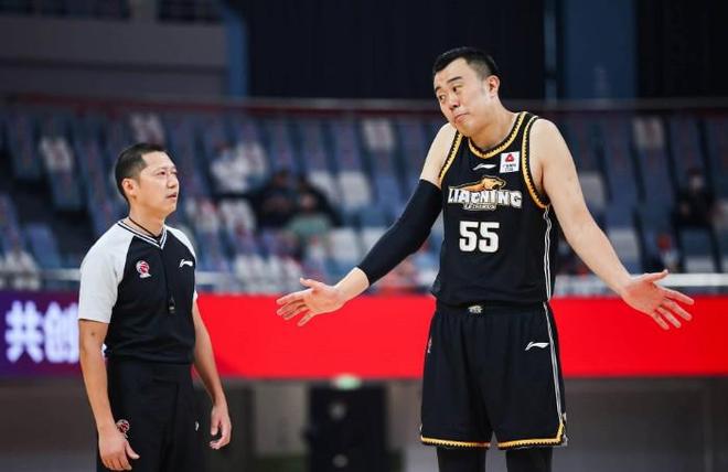 CBA转会窗口截止 在韩德君的去留背后藏着辽宁队的真相