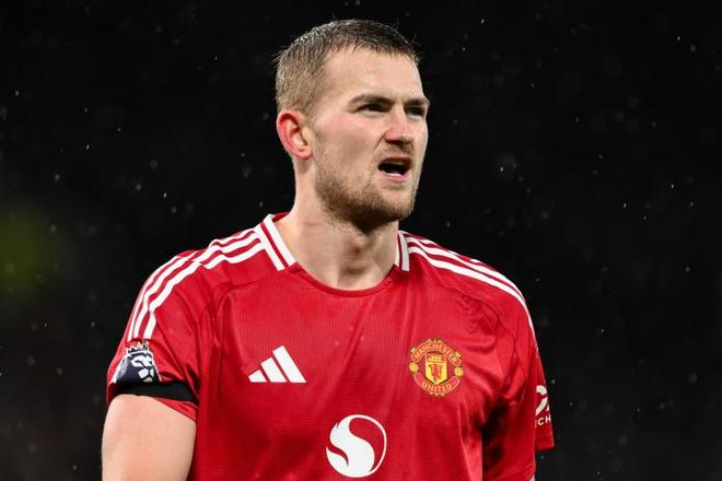 曼联艰难取首胜，德里赫特点球庆祝表现“懒散”实则藏疲惫