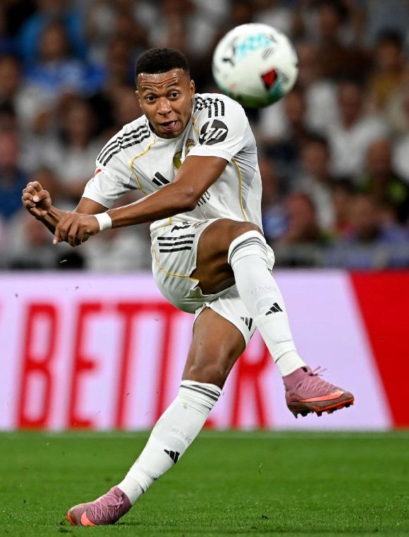 皇马新帅阿隆索带队西甲三连胜，逆转马洛卡显实力但争议判罚难掩疑云