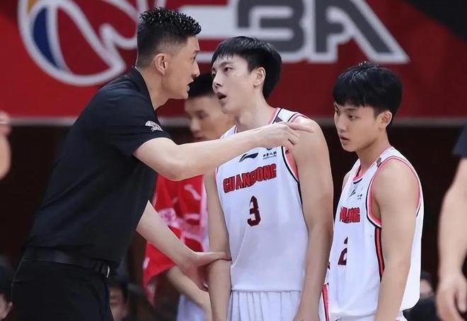 广东男篮豪阵再升级,签下萨姆纳成CBA的新威胁?